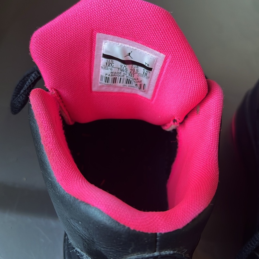 Jordan kids size 12 - Picture 2 of 7